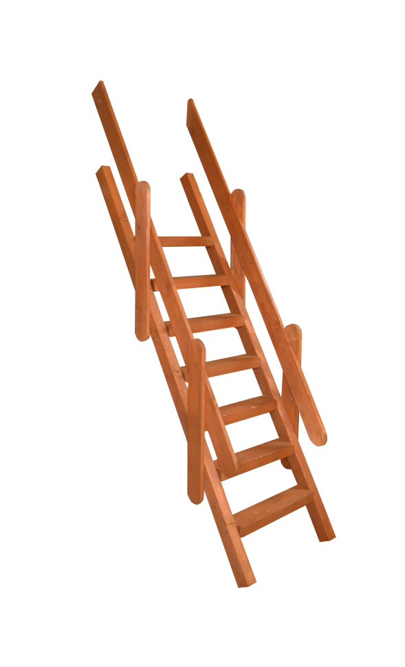 Лестница с деревянными перилами